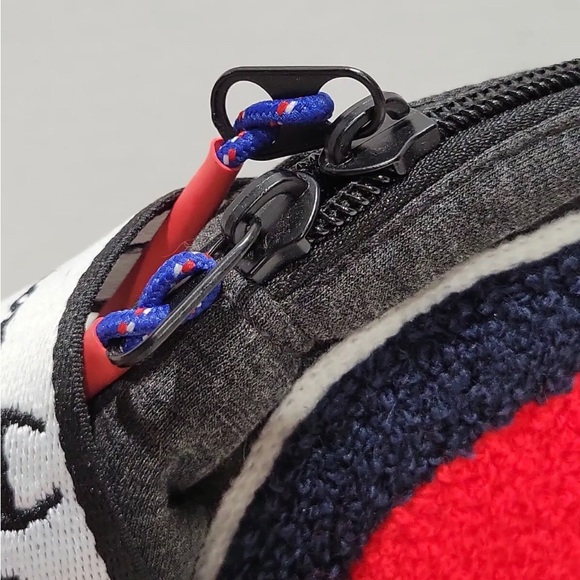 Champion Fanny Pack Unisex - Picture 3 of 5